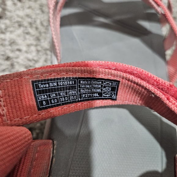 ❤️ SOLD ❤️ TEVA women's super cute sandals - Picture 3 of 5